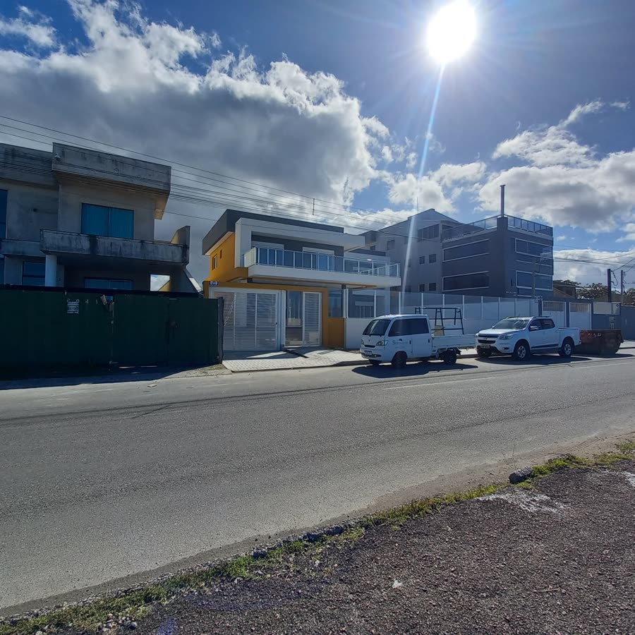Edifício residencial em construção, estrutura em alvenaria, obra MBRUN Construções.